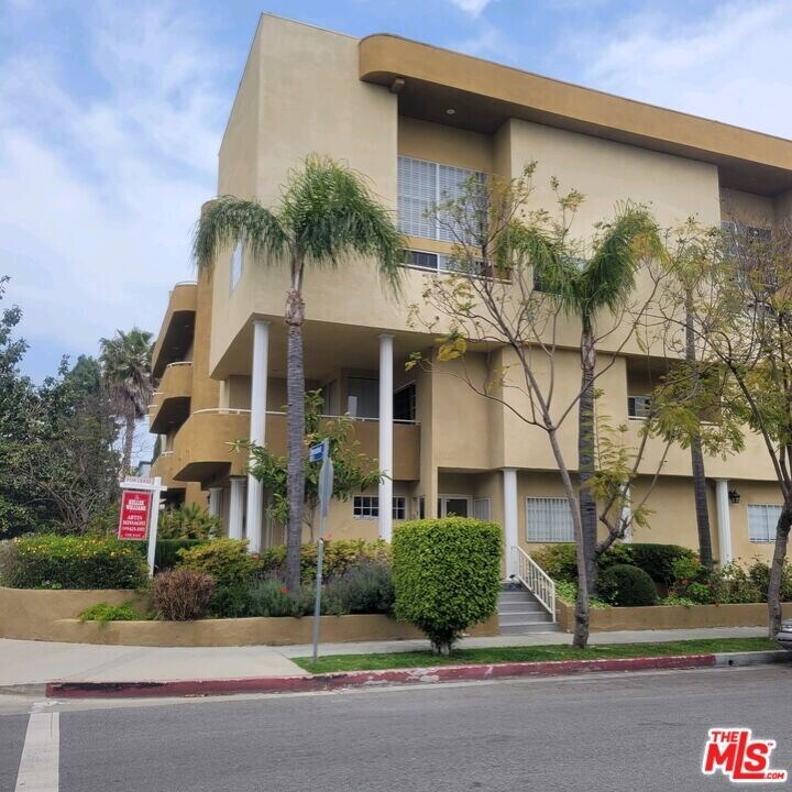1064 S Shenandoah St-Unit -201 in Los Angeles, CA - Building Photo