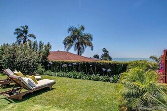 5512 Candlelight Dr in San Diego, CA - Building Photo - Building Photo
