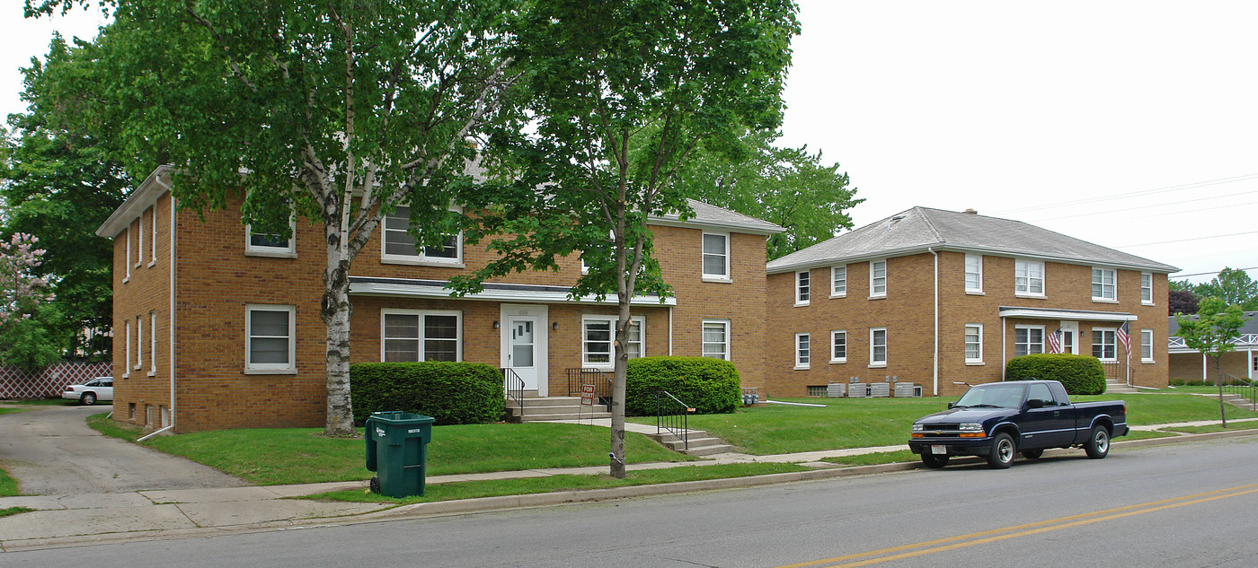 1003-1009 12th Ave in Grafton, WI - Building Photo