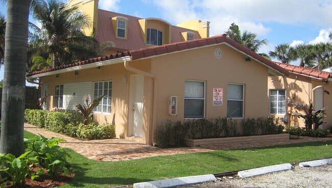 201 S Ocean Blvd in Boca Raton, FL - Building Photo - Building Photo