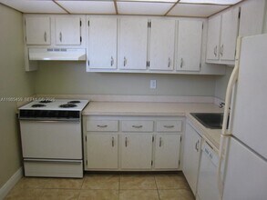 7800 Camino Real in Miami, FL - Building Photo - Building Photo