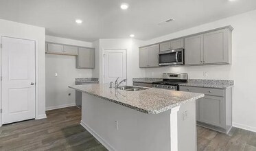 246 Palm Dr in Sanford, NC - Building Photo - Building Photo
