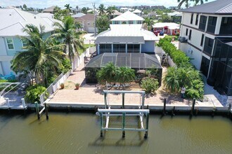 247 Curlew St in Fort Myers Beach, FL - Building Photo - Building Photo
