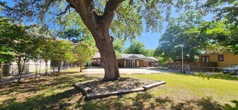 215 Eleanor Ave in San Antonio, TX - Building Photo