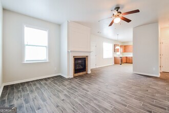 8904 Crestview Cir in Union City, GA - Building Photo - Building Photo