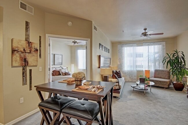 Visions in Peoria, AZ - Foto de edificio - Building Photo