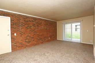 Bridgepoint Apartments in Jeffersonville, IN - Building Photo - Interior Photo