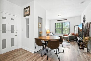 934 Michigan Ave, Unit 209 in Miami Beach, FL - Building Photo