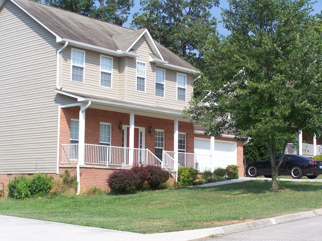 property at 1821 Silver Cloud Ln