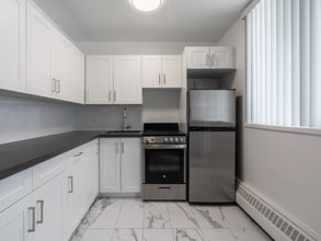 177 St. George Street in Toronto, ON - Foto de edificio - Building Photo