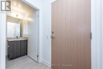 395 Square One Dr in Mississauga, ON - Building Photo - Building Photo