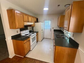 2319 Oak Leigh Dr in Charlotte, NC - Building Photo - Building Photo