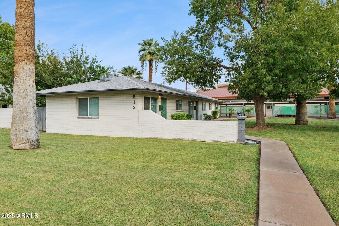 512 E Roanoke Ave in Phoenix, AZ - Building Photo