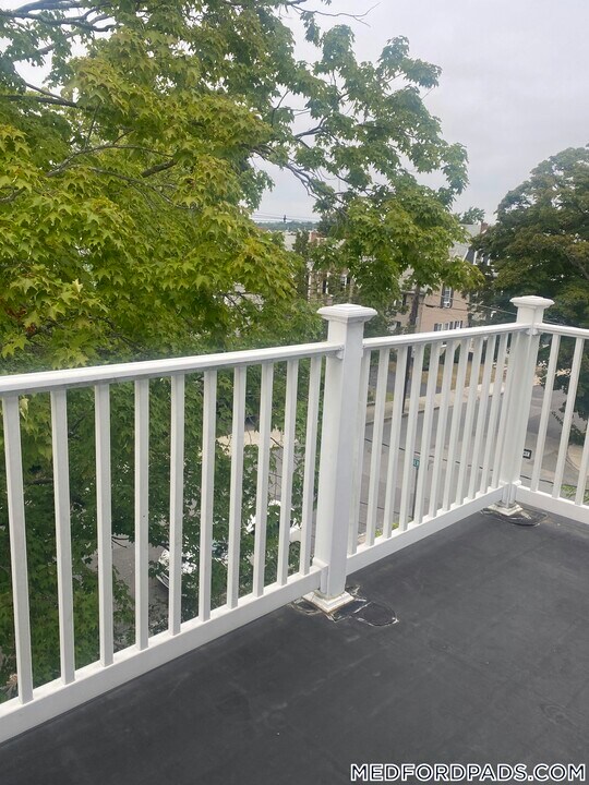 30 Adams St in Medford, MA - Foto de edificio