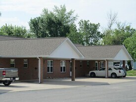 909 W Cherry St in Marion, IL - Building Photo