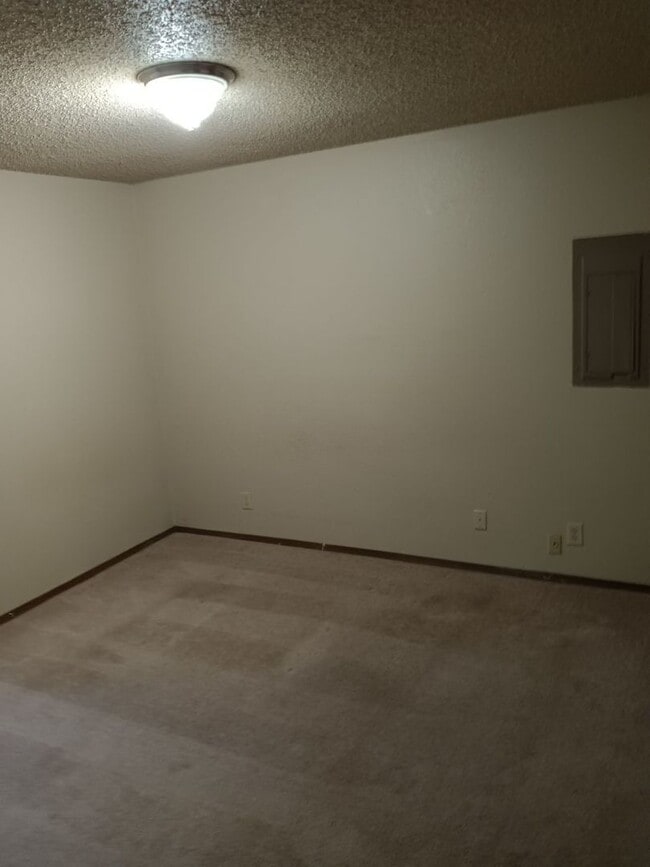8404 S Camay Ave in Oklahoma City, OK - Building Photo - Building Photo
