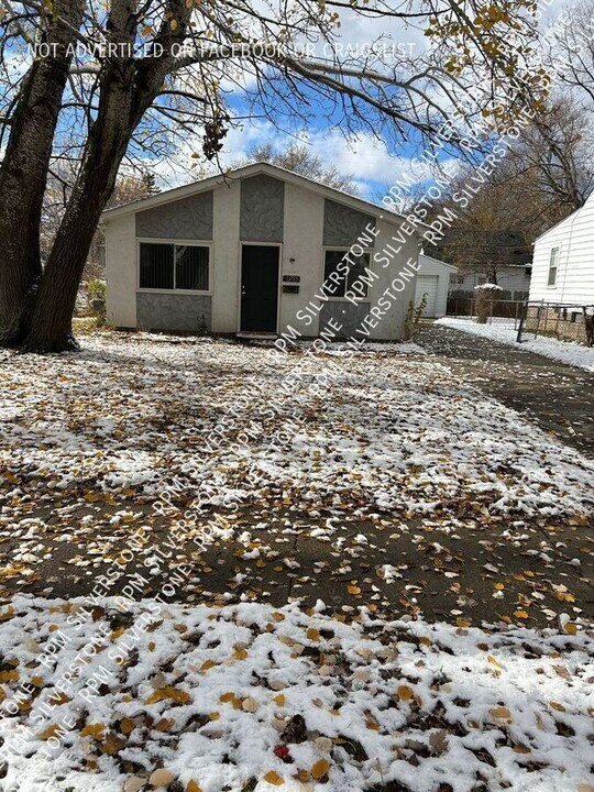 21755 Elroy Ave in Warren, MI - Building Photo