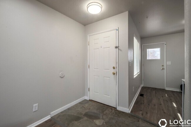 7338 Rusty Dr in Midvale, UT - Building Photo - Building Photo