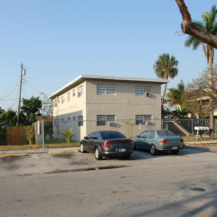 2750 SW 2nd St in Fort Lauderdale, FL - Building Photo