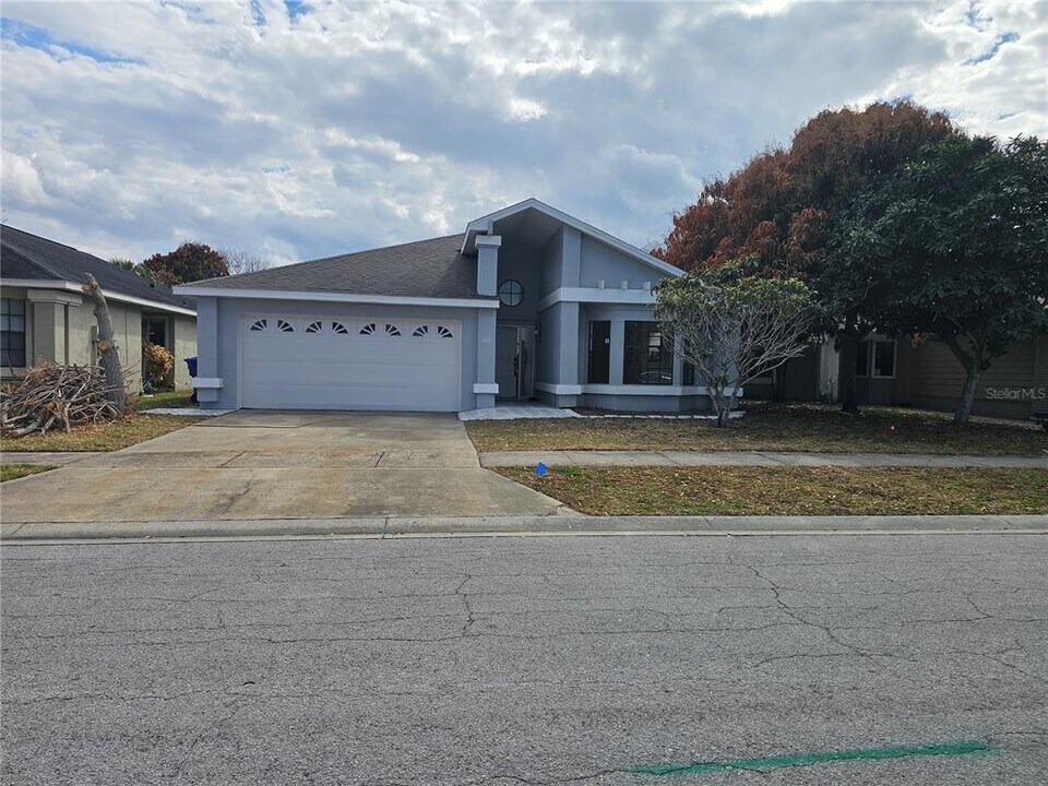 826 N Horseshoe Bay Dr in Kissimmee, FL - Building Photo