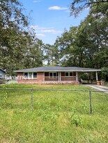 5404 Bryant Blvd in Morrow, GA - Building Photo