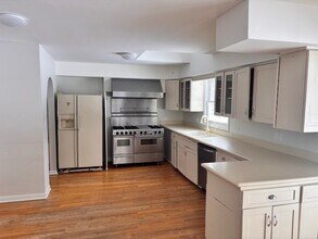 330 E River Rd in Des Plaines, IL - Building Photo - Building Photo