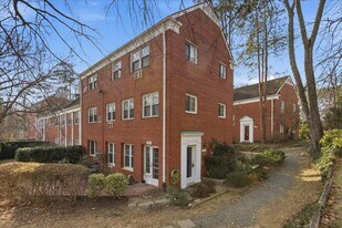 1737 Preston Rd in Alexandria, VA - Building Photo