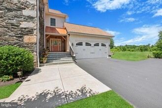 112 Cherry Farm Ln in West Chester, PA - Building Photo - Building Photo