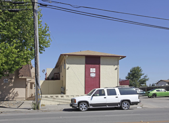 1055 N Sanborn Rd in Salinas, CA - Building Photo - Building Photo