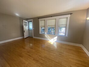 15 Corinthian Rd, Unit 1 in Somerville, MA - Foto de edificio - Building Photo