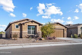 1009 E Silver Ray Dr in Oro Valley, AZ - Foto de edificio - Building Photo