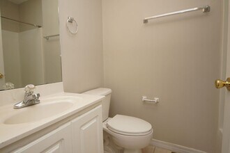 984 Scenic Oak Ln in Fort Walton Beach, FL - Building Photo - Building Photo