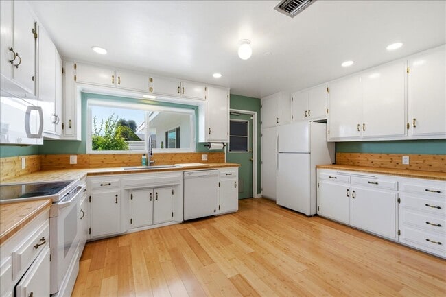 property at 9750 Valencia Dr