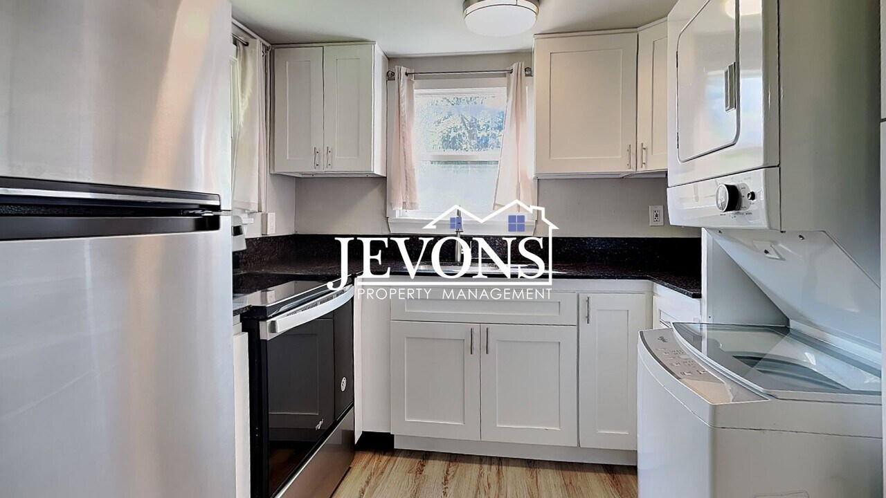 107 Sunnyhill Rd W-Unit -109 in Bremerton, WA - Building Photo