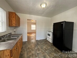 203 Circle Dr in Mount Airy, NC - Building Photo - Building Photo