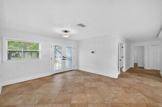 516 W Davis Blvd in Tampa, FL - Building Photo - Building Photo