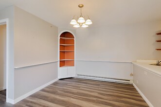 1480 Spring Brook Ct in Round Lake Beach, IL - Foto de edificio - Building Photo