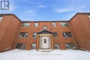 995 O'Connor Dr in Toronto, ON - Building Photo