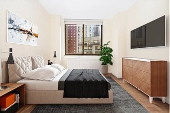 245 E 44th St in New York, NY - Foto de edificio - Building Photo