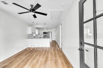 618 E Waldburg St in Savannah, GA - Building Photo - Building Photo
