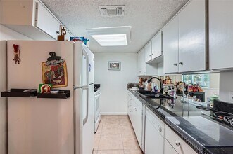 6810 Thorncliffe Dr, Unit B in Austin, TX - Building Photo - Building Photo
