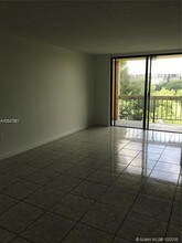 9460 Fontainebleau Blvd-Unit -433 in Miami, FL - Building Photo - Building Photo