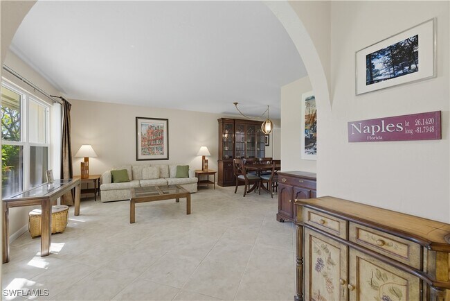 2261 Kings Lake Blvd in Naples, FL - Building Photo - Building Photo