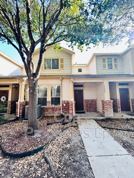 13507 Bristow Dawn in San Antonio, TX - Building Photo