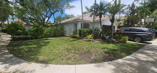 643 Conservation Dr in Weston, FL - Building Photo - Building Photo