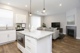 The Knoll Townhomes of Ada in Grand Rapids, MI - Building Photo