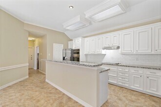 6627 Queensclub Dr in Houston, TX - Building Photo - Building Photo