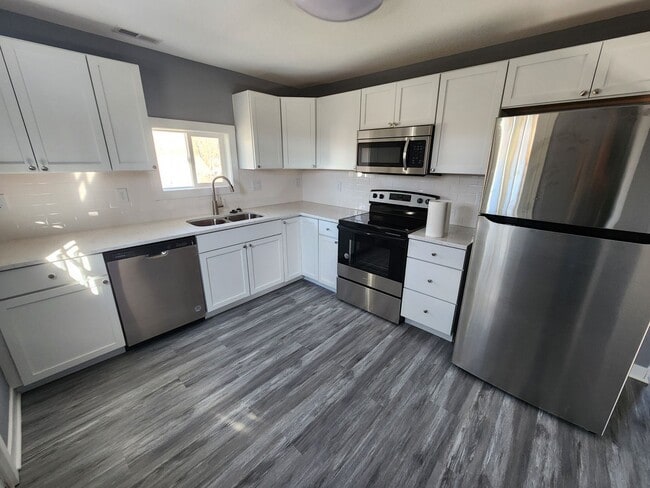 2406 Woodland Ave in Des Moines, IA - Building Photo - Building Photo