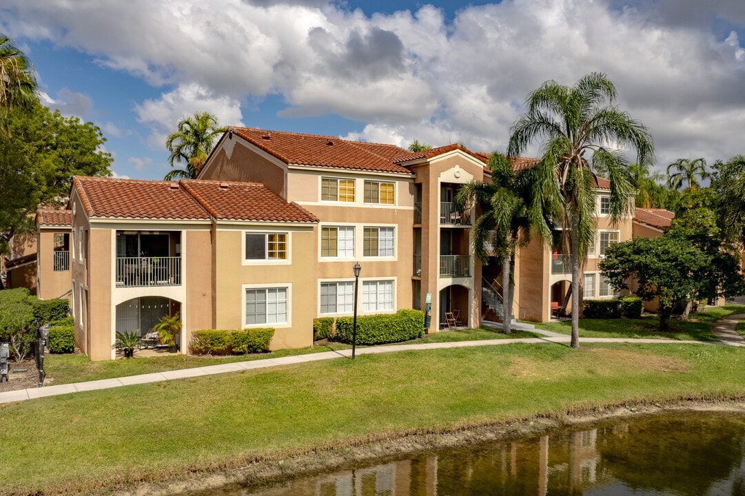 Carrington At Coconut Creek in Coral Springs, FL - Foto de edificio