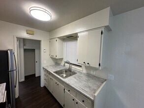LESTER COURT, LLC in Oakland, CA - Building Photo - Interior Photo